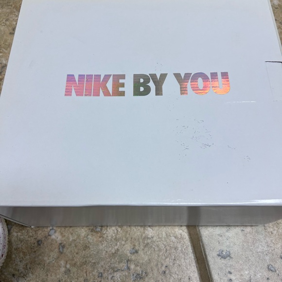 Nike Men’s Lebron Soldier Team Red and White Sneakers - Picture 4 of 7